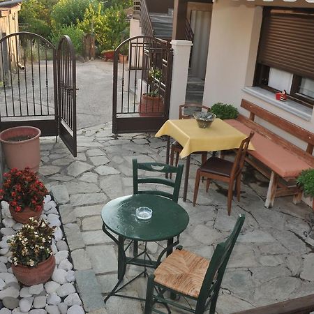 Guesthouse Bloutsos Rooms 卡斯特拉基翁 外观 照片