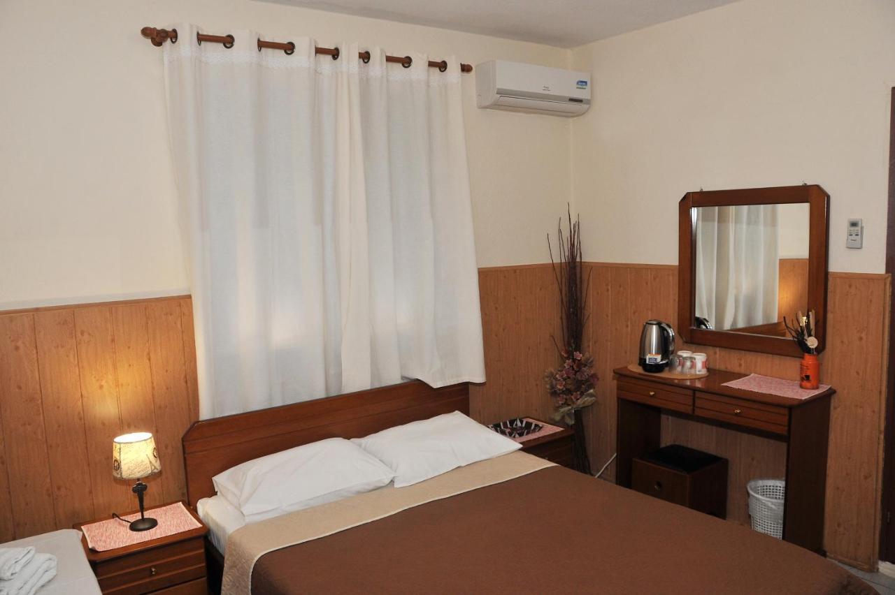 Guesthouse Bloutsos Rooms 卡斯特拉基翁 外观 照片