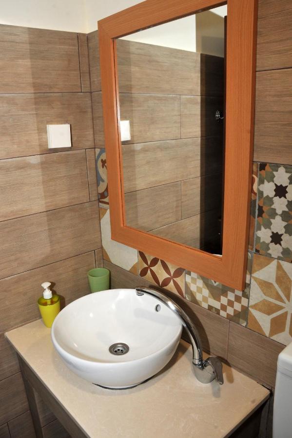 Guesthouse Bloutsos Rooms 卡斯特拉基翁 外观 照片