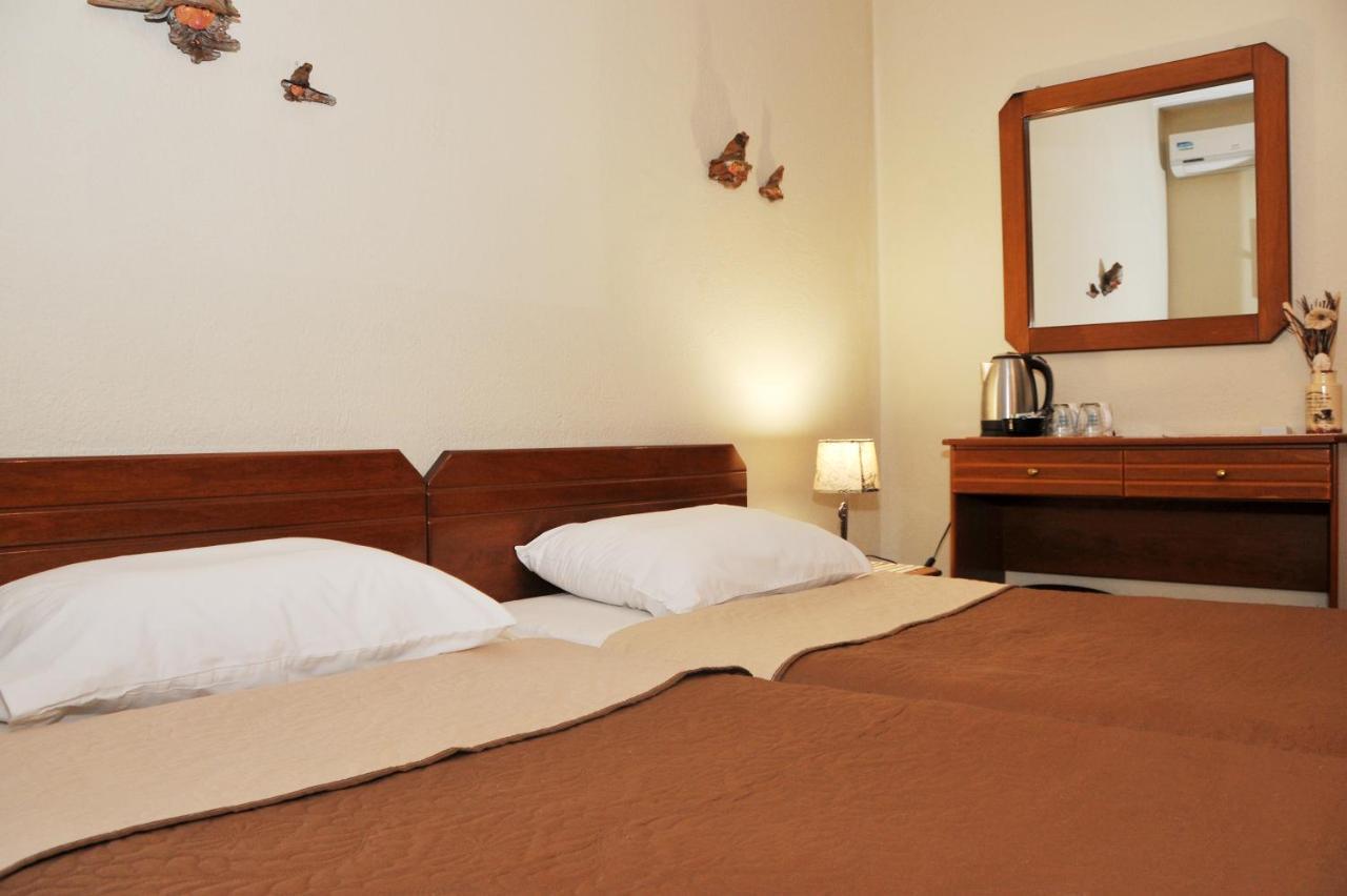 Guesthouse Bloutsos Rooms 卡斯特拉基翁 外观 照片