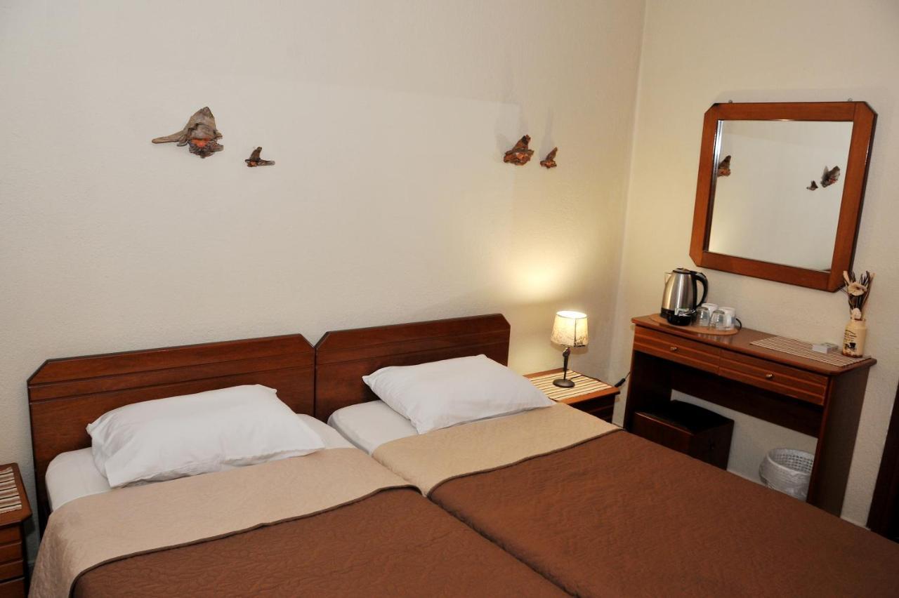 Guesthouse Bloutsos Rooms 卡斯特拉基翁 外观 照片