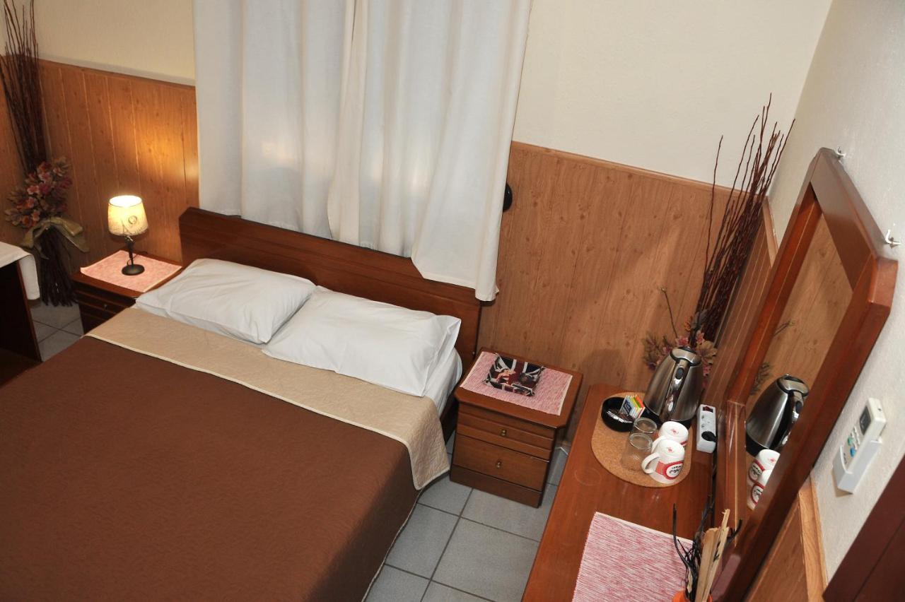 Guesthouse Bloutsos Rooms 卡斯特拉基翁 外观 照片