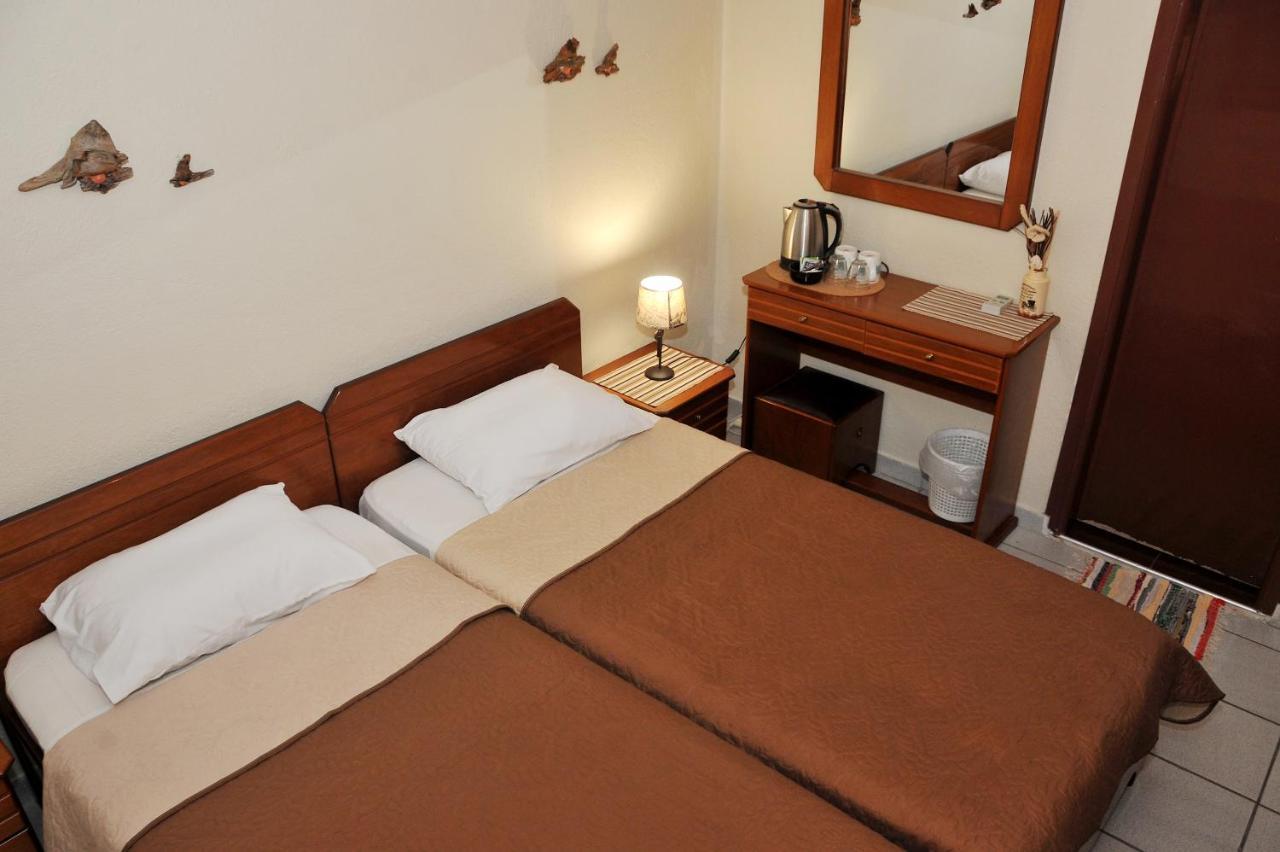 Guesthouse Bloutsos Rooms 卡斯特拉基翁 外观 照片
