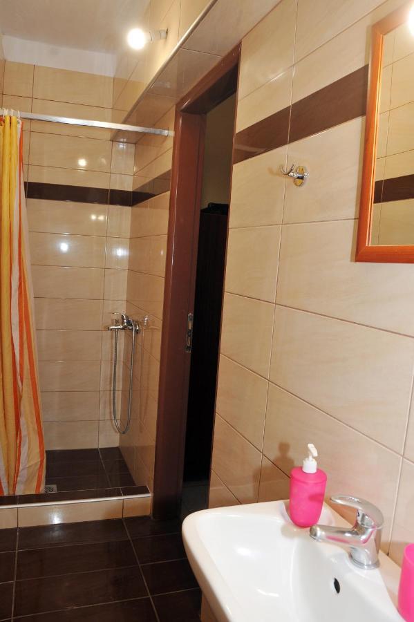 Guesthouse Bloutsos Rooms 卡斯特拉基翁 外观 照片